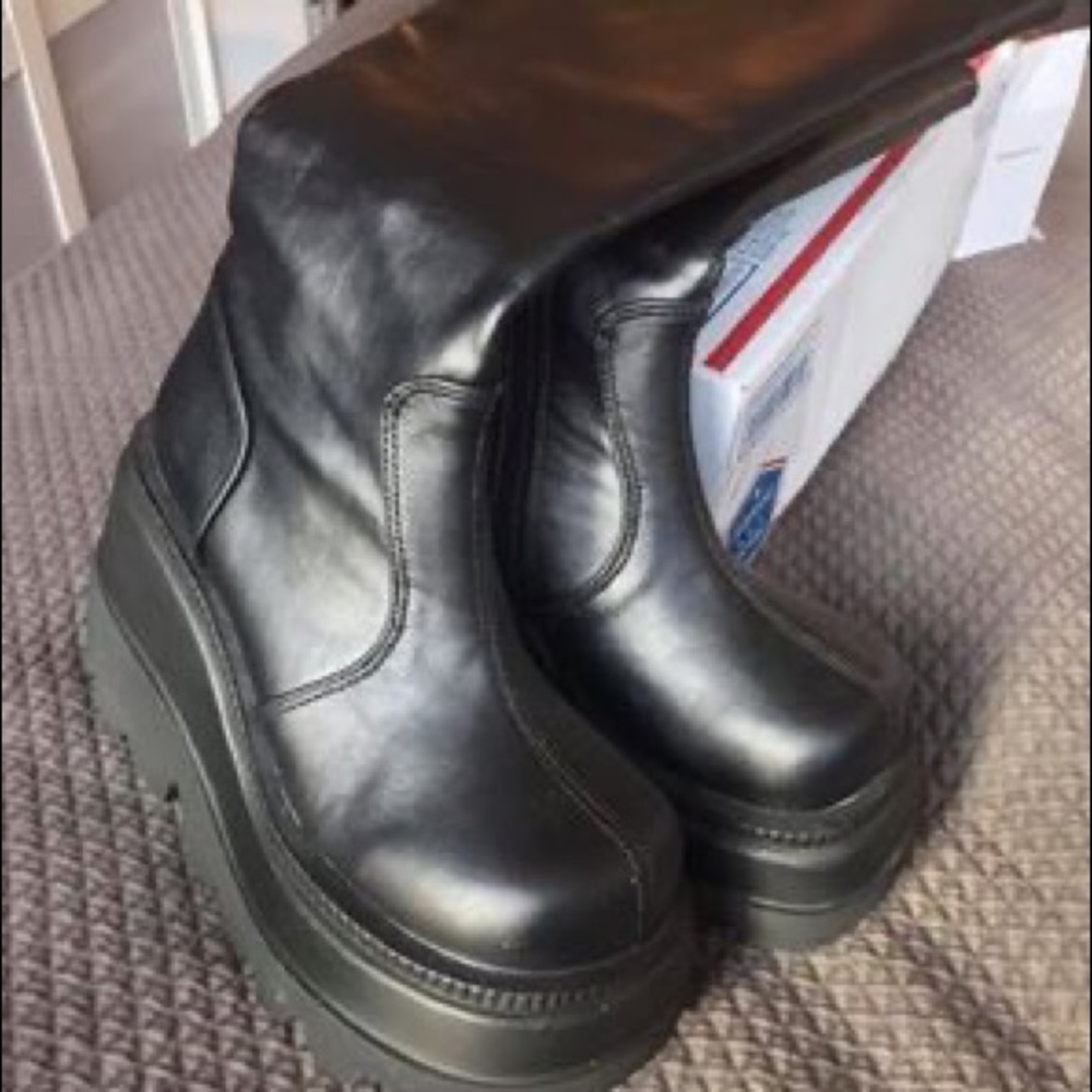 Demonia Shaker Playa Boots - Size 7